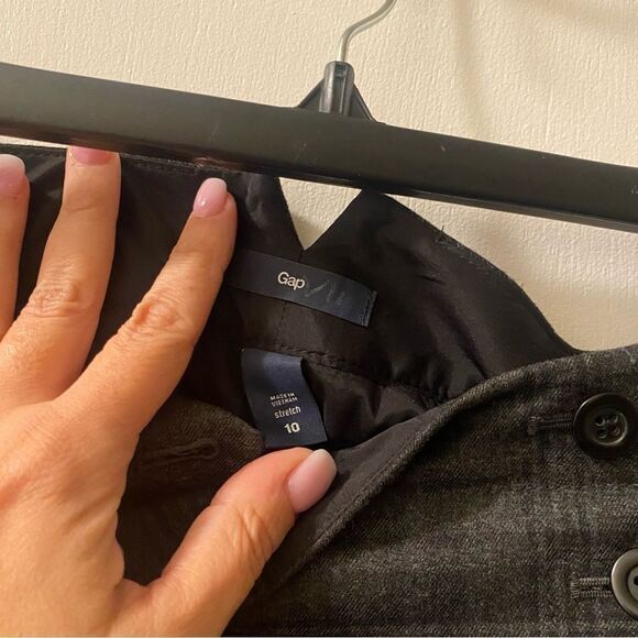 Black and grey mini skirt from gap size 10 - Picture 2 of 3